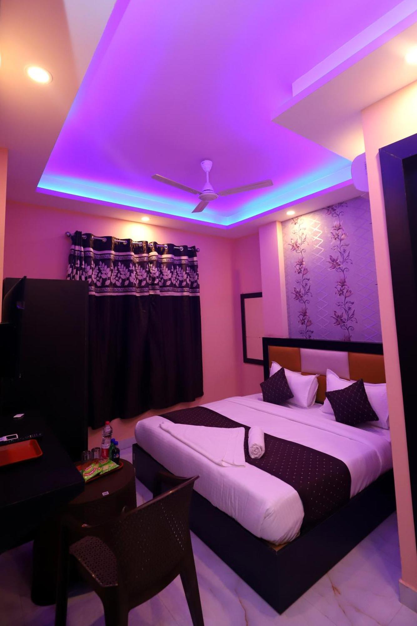 Admiral Delhi Airport Hotel