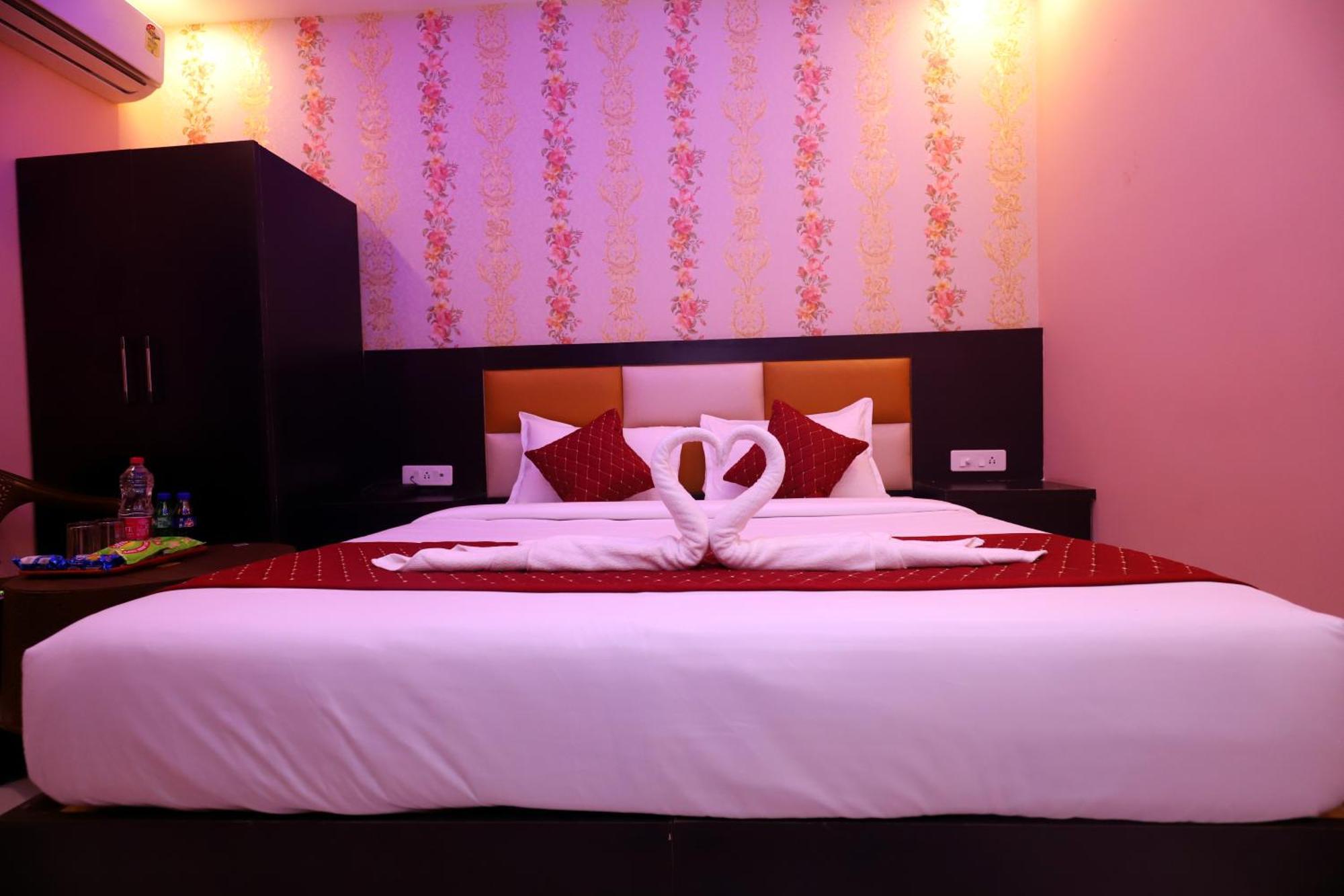 Admiral Delhi Airport Hotel