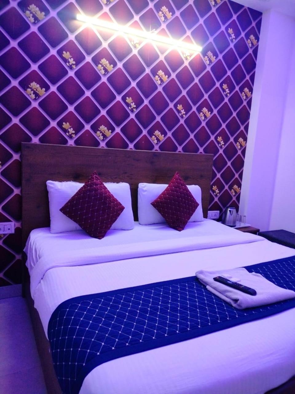 Hotel Admiral Delhi Airport 3*